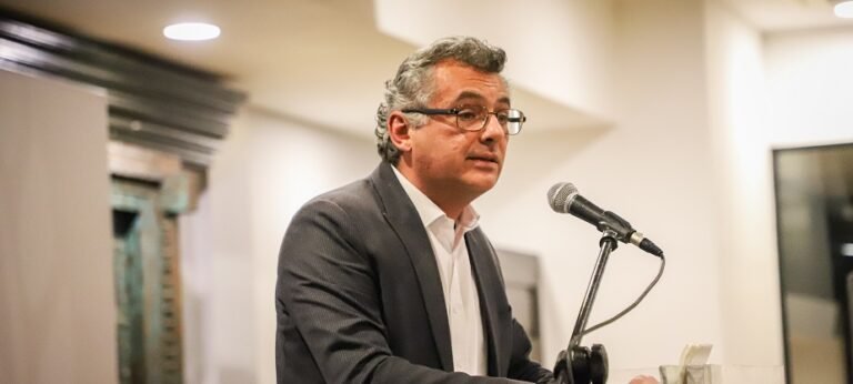Erhürman çarşamba günü ekonomistlerle buluşacak