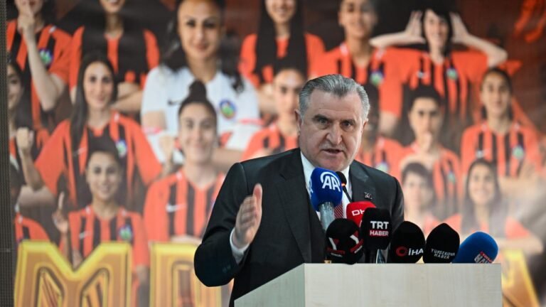 Bakan Bak: Ülkemiz, Avrupa’nın en modern stadyumlarına sahip