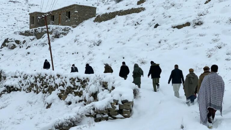 Afganistan’da kar ve yağmur felaketi: 61 ölü