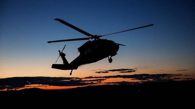 Japonya'da 3 kişiyi taşıyan helikopter kayboldu