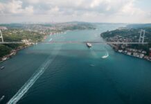 İstanbul Boğazı’nda gemi trafiği çift yönlü askıya alındı