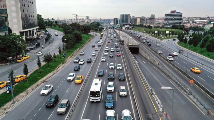 istanbul-trafik-aa-1594981.jpg
