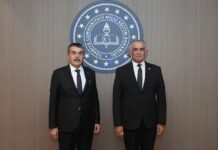 Bakan Çavuşoğlu mevkidaşı Tekin ile bir araya geldi