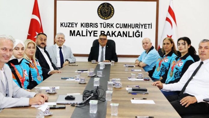 Bakan-Berova-Sampiyonlari-Kabul-Etti-1.jpg