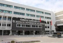 Antalya Büyükşehir Belediyesine yolsuzluk soruşturmasında 5 kişi tutuklandı