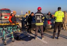 Erzurum’da otomobil kamyonete çarptı: 3 ölü, 3 yaralı