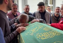 Kardeşinin hayatını kurtardı, kalp krizine yenik düştü