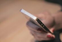 Fransa liselerde cep telefonlarını yasaklamaya hazırlanıyor