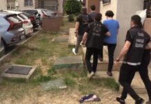 İzmir merkezli FETÖ operasyonu: 80 gözaltı