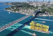 350 metrelik sondaj platformu İstanbul Boğazı’ndan geçti