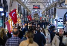 Kapalıçarşı her gün yüz binlerce misafiri ağırlıyor