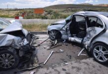 Afyonkarahisar’da otomobille hafif ticari araç çarpıştı: 1 ölü, 6 yaralı