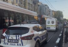 Fatih’te tramvayın altında kalan çocuk hayatını kaybetti