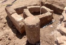Mardin’de parke taşı döşeme çalışmasında tarihi taş bloklar bulundu