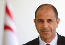 Özersay: WhatsApp hesabımızı kapatarak sesimizi kesmeye çalışıyorlar