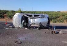 Şanlıurfa’da hafif ticari araç devrildi: 2 ölü