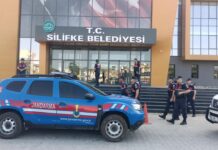 Silifke Belediyesine yönelik soruşturmada Başkan Turgut ve 7 şüpheli tutuklandı