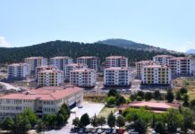 Sındırgı’da deprem konutlarının inşası tamamlanıyor