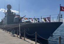 Kocaeli’de TCG Fırtına hücumbotu ziyarete açıldı