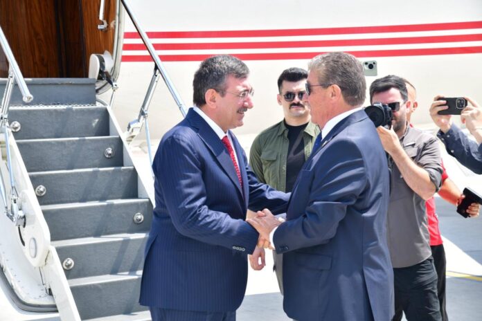 17845481109031754127038288Basbakan-Cevdet-Yilmaz-karsilama-1.jpg