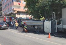 Bayrampaşa’da seyir halindeki su tankeri devrildi: O anlar kamerada