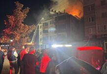 Bolu’da çatı katında çıkan yangın söndürüldü