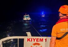 Çanakkale Boğazı’nda arızalanıp sürüklenen tekne kurtarıldı
