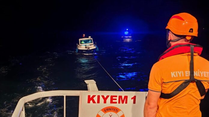 canakkale-tekne-kurtarmaaa-2477754.jpg