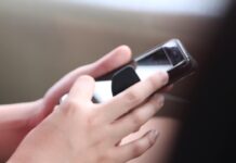 Çekya okullarda cep telefonu kullanımını yasaklıyor
