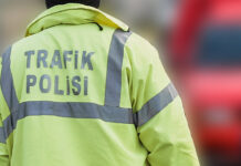 Ehliyetsiz sürücü polisi görünce kaçtı!
