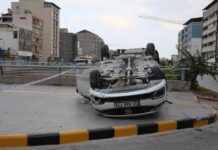 Hatay’da otomobil devrildi: 2 ölü