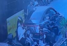 İETT’ye bağlı özel halk otobüsü otomobilin yanında duran kişiye çarptı