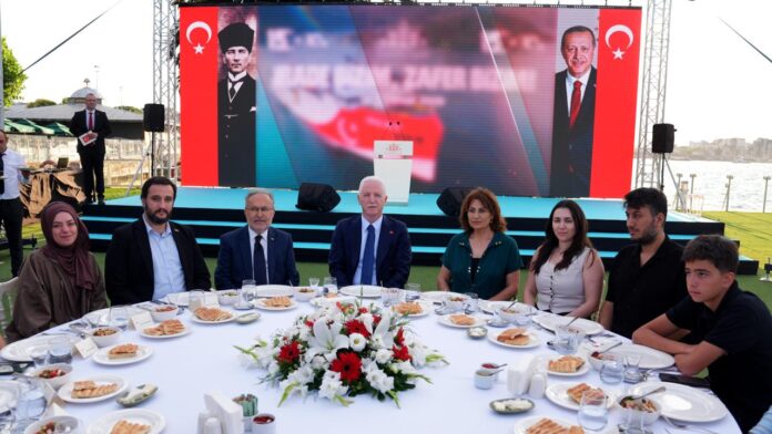 istanbul-valiligi-15-temmuz-yemekaa-2475593.jpg