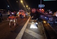 İstanbul’da minibüs ve bariyere çarpan otomobildeki sürücü öldü