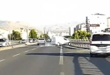 Kayseri’de hafif ticari araç bariyere çarptı: O anlar kamerada