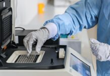 İsveç ve İngiltere’den araştırmacılar, parkinson tedavisinde kök hücre naklinin olumlu sonuçlarını paylaştı