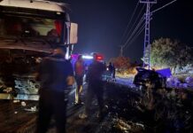 Kamyon ile otomobil çarpıştı: 1’i çocuk 3 kişi hayatını kaybetti, 5 yaralı