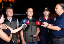 Milas’ta ormanlık alanda çıkan yangına karadan müdahale sürüyor