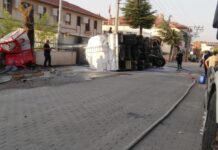 Devrilen akaryakıt tankerindeki sızıntı kontrol altına alındı