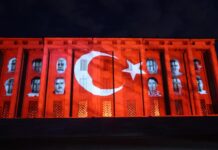 TBMM binasına 15 Temmuz şehitlerinin fotoğrafı yansıtıldı