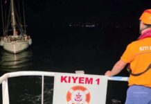 Bozcaada açıklarında arızalanan tekne kurtarıldı