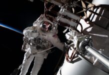 Uzayda ilk robotik kurtarma operasyonu: NASA düşen teleskobun peşinde